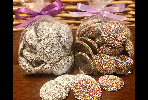 Milk or dark chocolate nonpareils